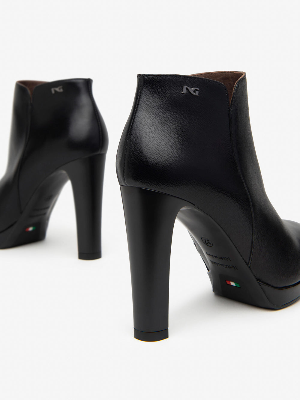 NERO GIARDINI Stivaletti con tacco Donna - Nero modello I410980D