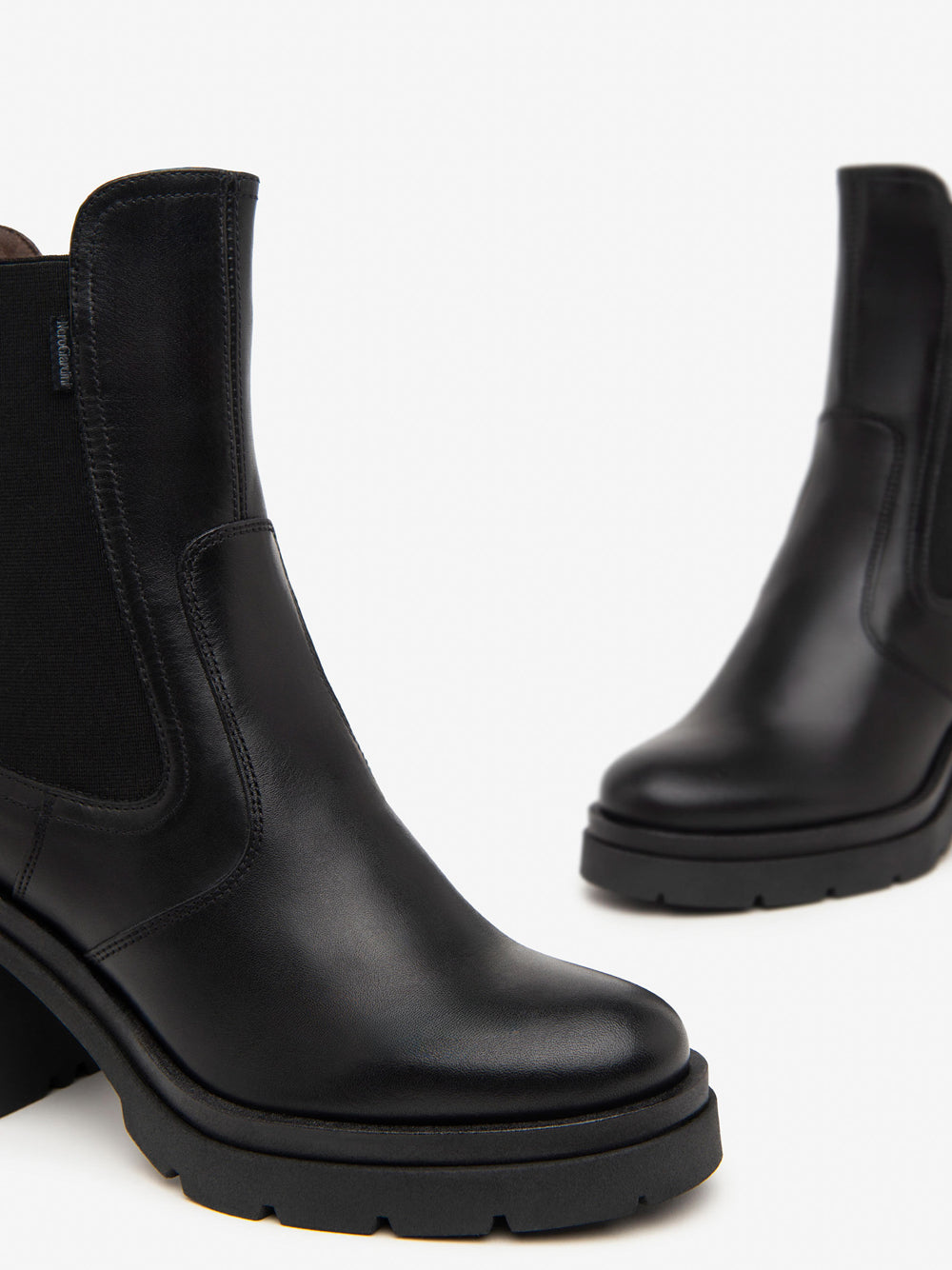 NERO GIARDINI Stivaletti con tacco Donna - Nero modello I411960D