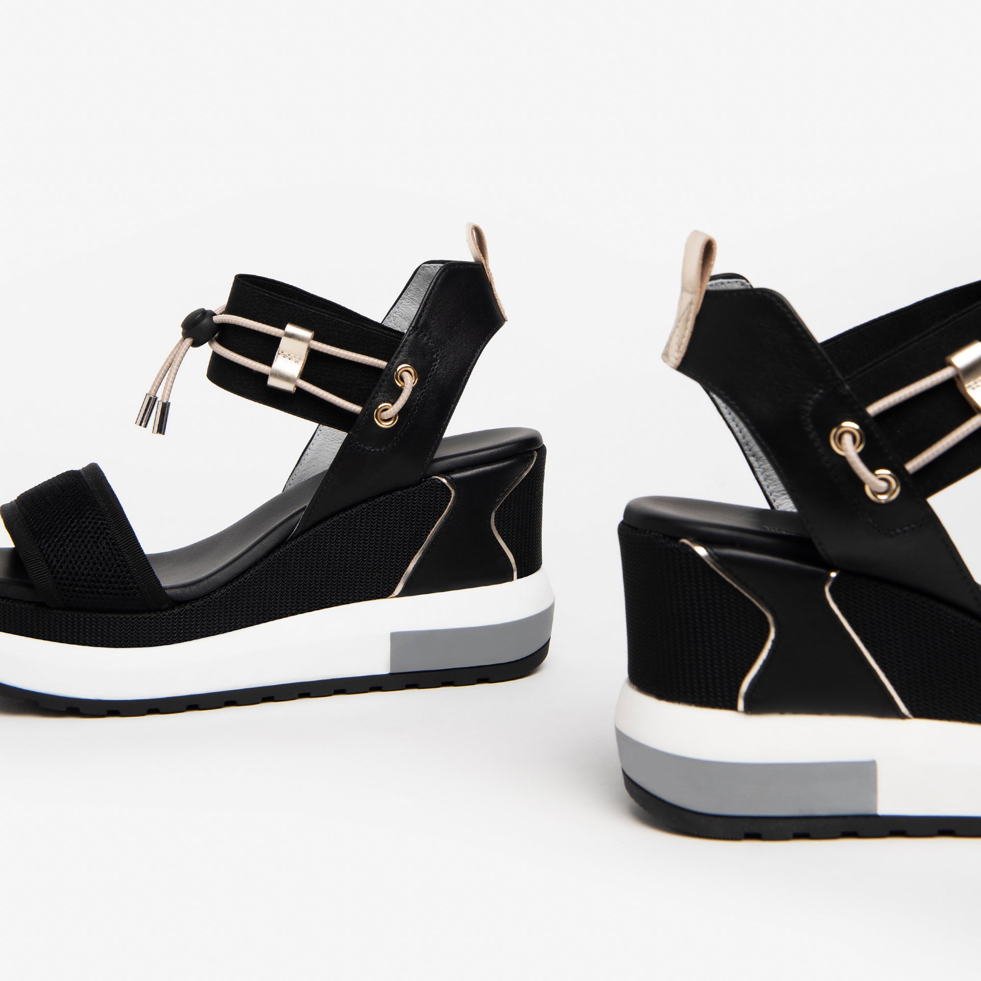 NERO GIARDINI Sandali con zeppa Donna - Nero modello E307753D