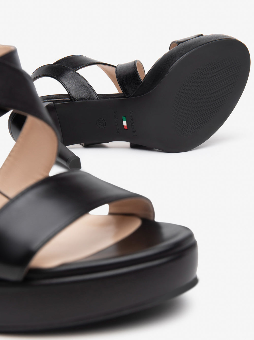 NERO GIARDINI Sandali con plateau Donna - Nero modello E513161DE