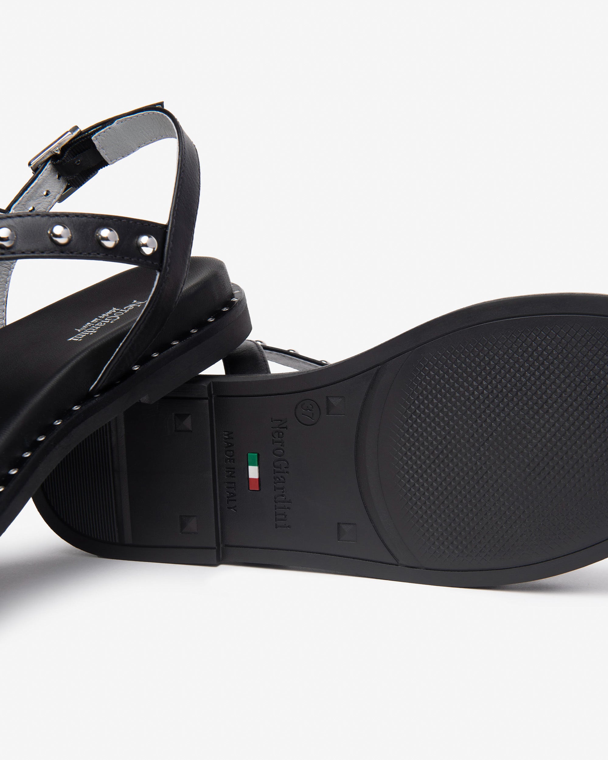 NERO GIARDINI Sandali con borchie Donna - Nero modello E513480D