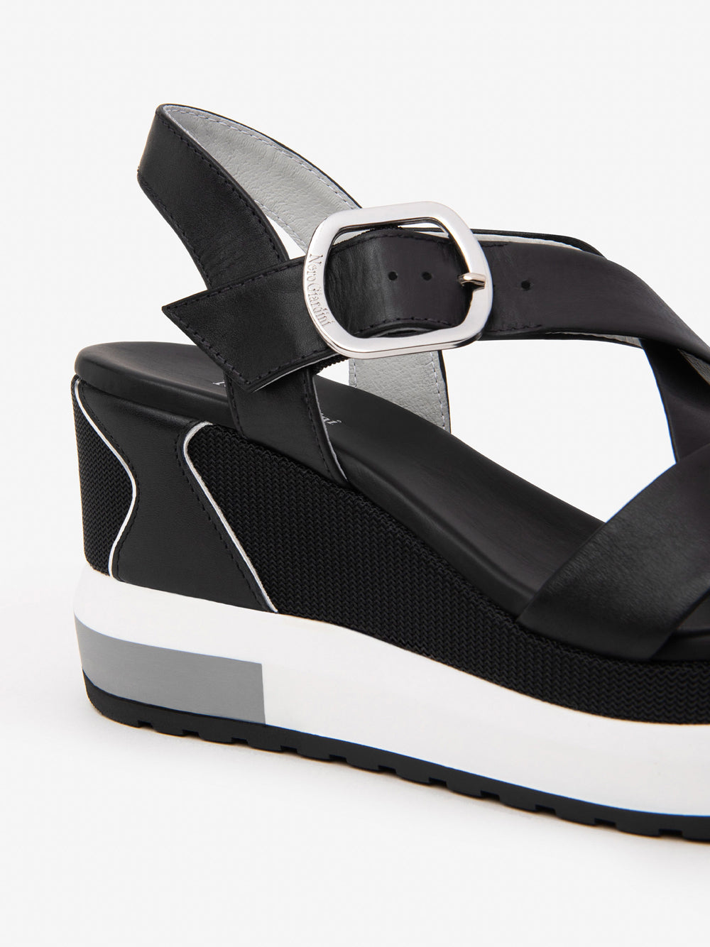 NERO GIARDINI Sandali con zeppa Donna - Nero modello E513604D