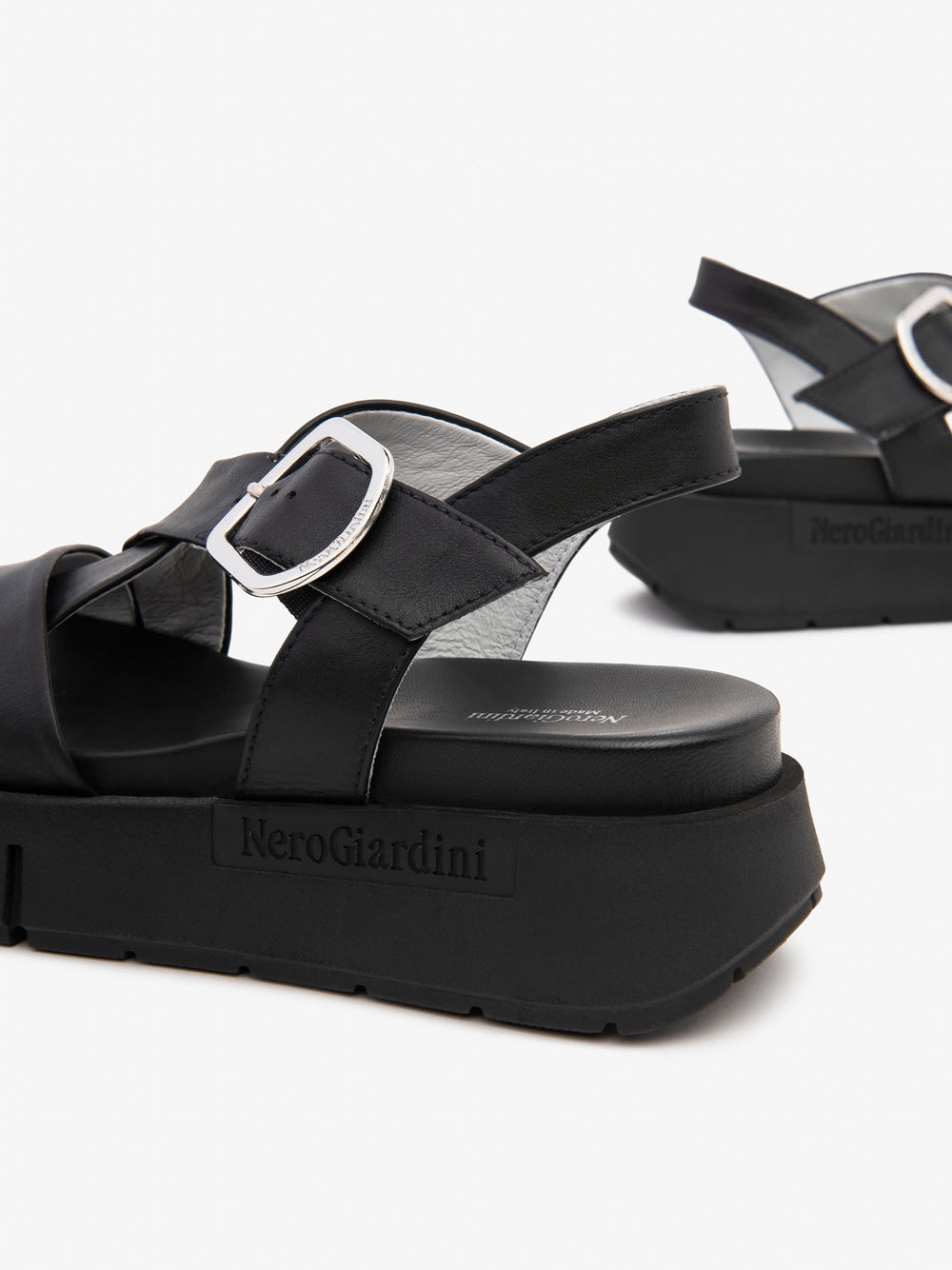 NERO GIARDINI Sandali platform Donna - Nero modello E513696D