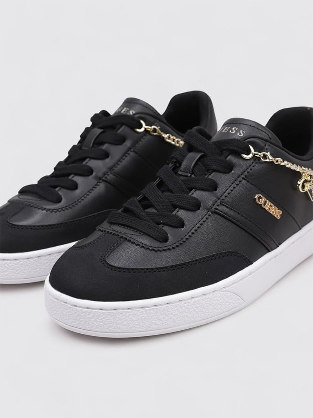 GUESS Sneakers Donna - Nero modello FLTNAOLEA12