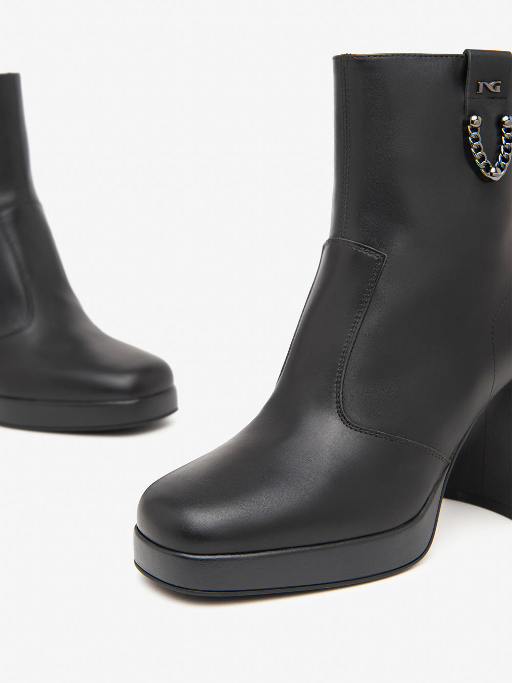 NERO GIARDINI Stivaletti con tacco Donna - Nero modello I410905D