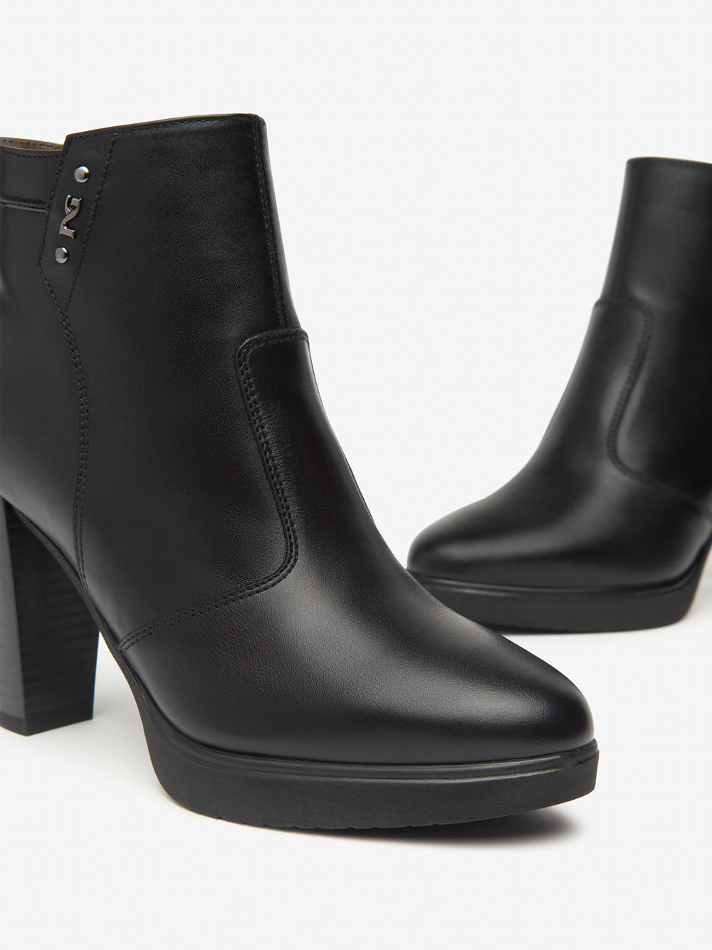 NERO GIARDINI Stivaletti con tacco Donna - Nero modello I513810D