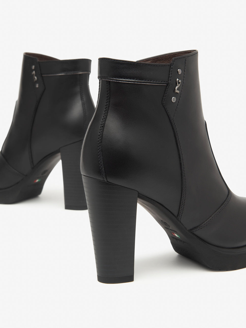 NERO GIARDINI Stivaletti con tacco Donna - Nero modello I513810D