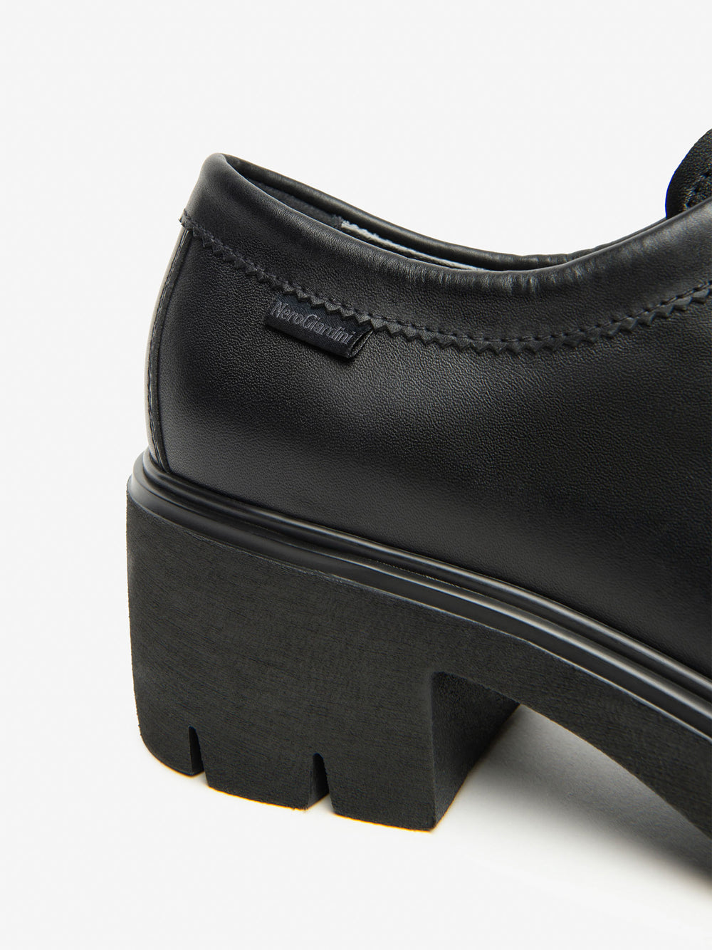 NERO GIARDINI Scarpe Stringate wallabee Donna - Nero modello I513986D