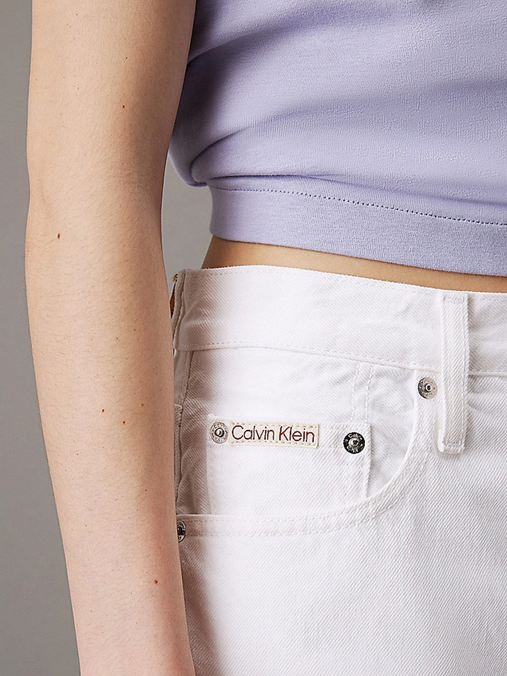 CALVIN KLEIN Shorts Donna - Bianco modello J20J225201
