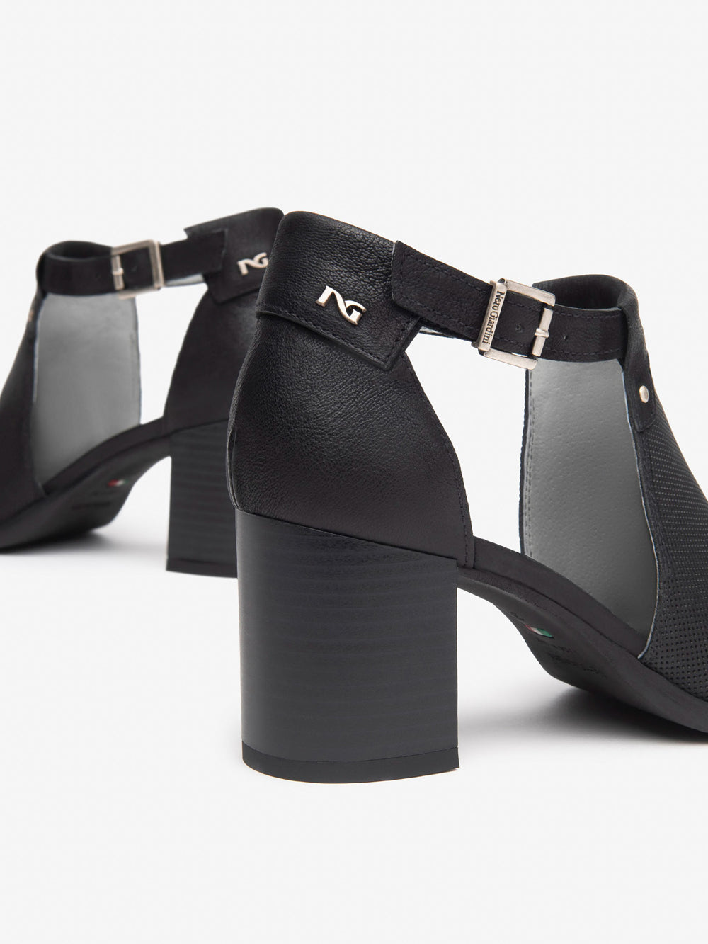 NERO GIARDINI Sandali con tacco Donna - Nero modello E512690D