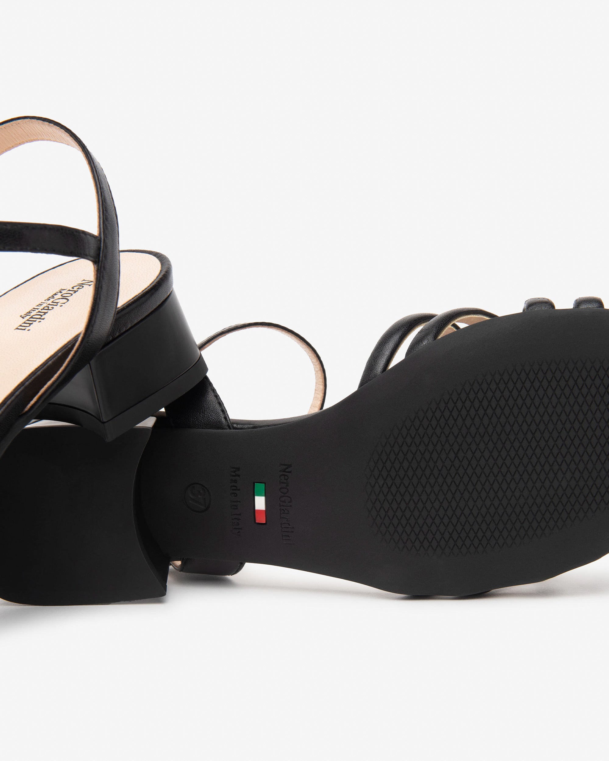 NERO GIARDINI Sandali con tacco Donna - Nero modello E513304D