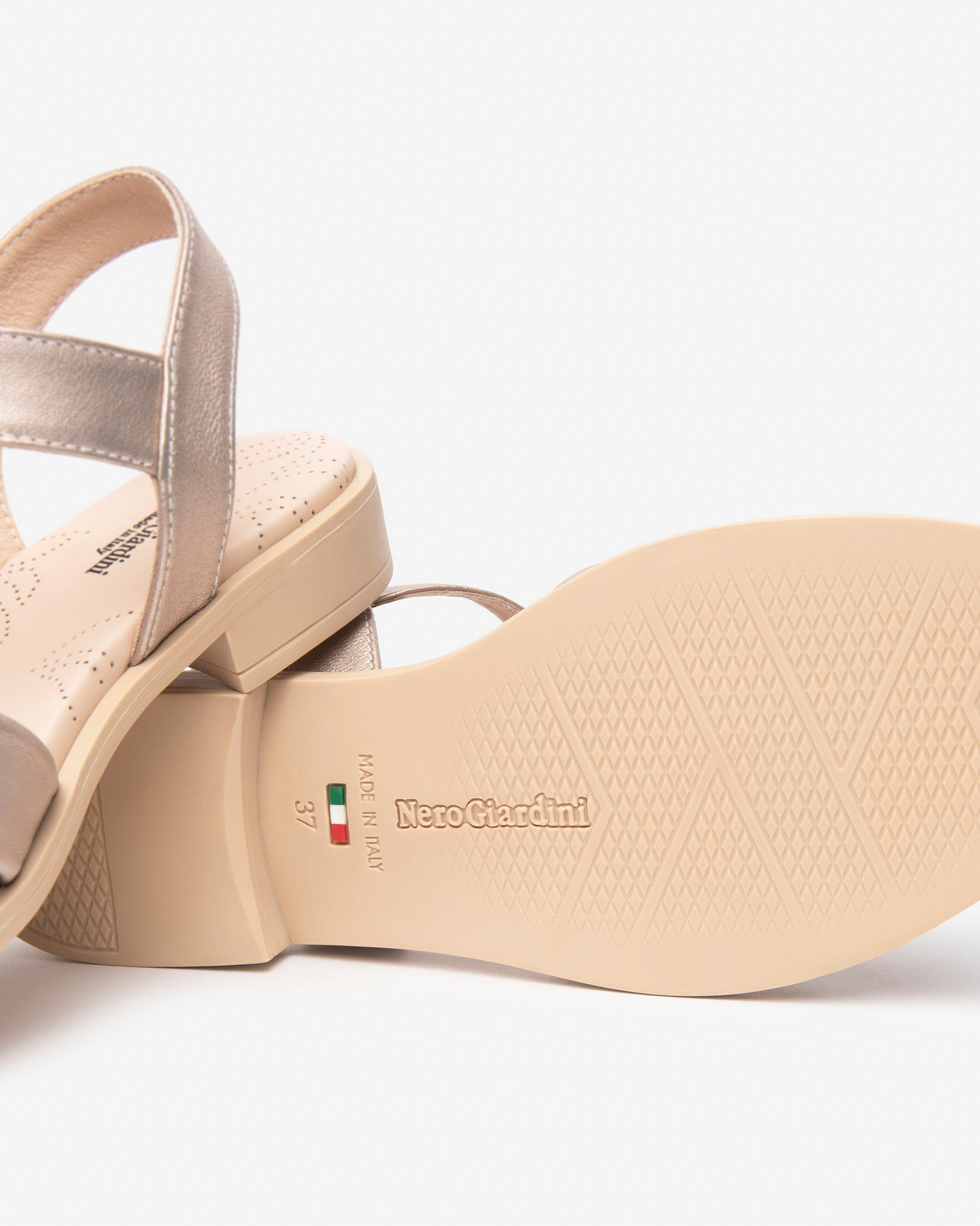 NERO GIARDINI Sandali Donna - Beige modello E513401D