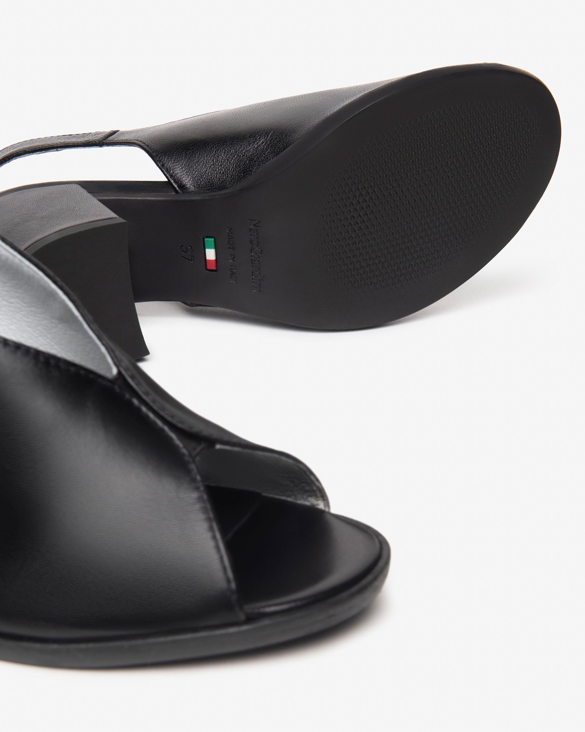 NERO GIARDINI Sandali con tacco Donna - Nero modello E513450D