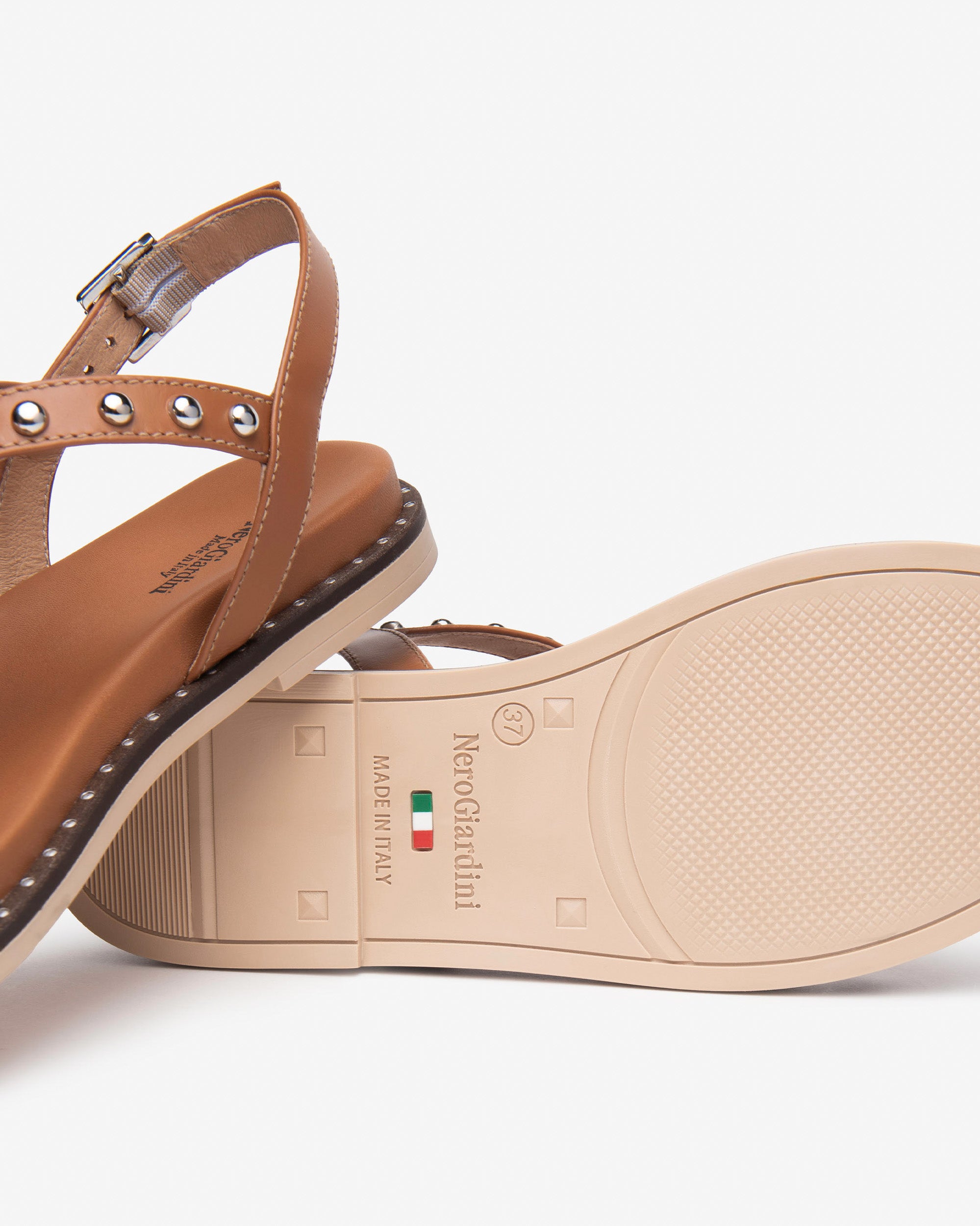 NERO GIARDINI Sandali con borchie Donna - Cuoio modello E513480D