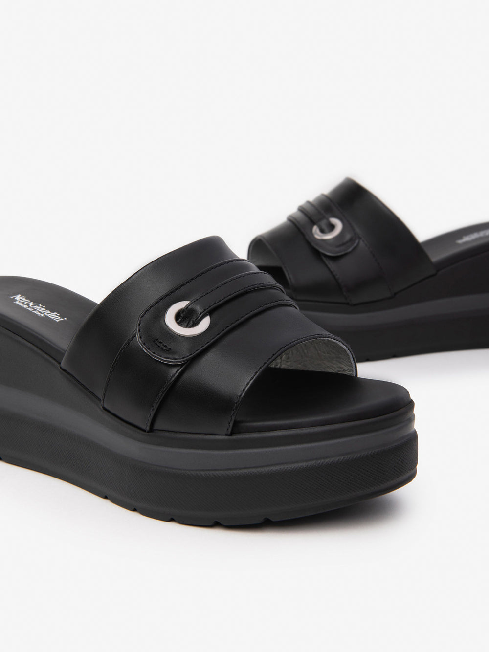 NERO GIARDINI Sandali con zeppa Donna - Nero modello E513514D