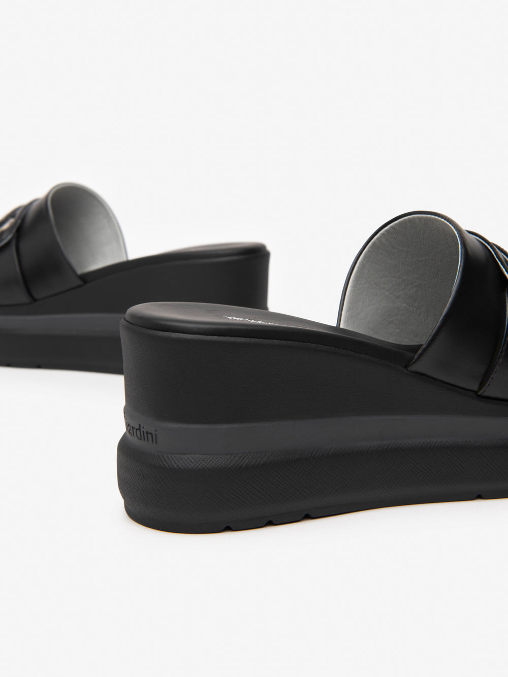 NERO GIARDINI Sandali con zeppa Donna - Nero modello E513514D