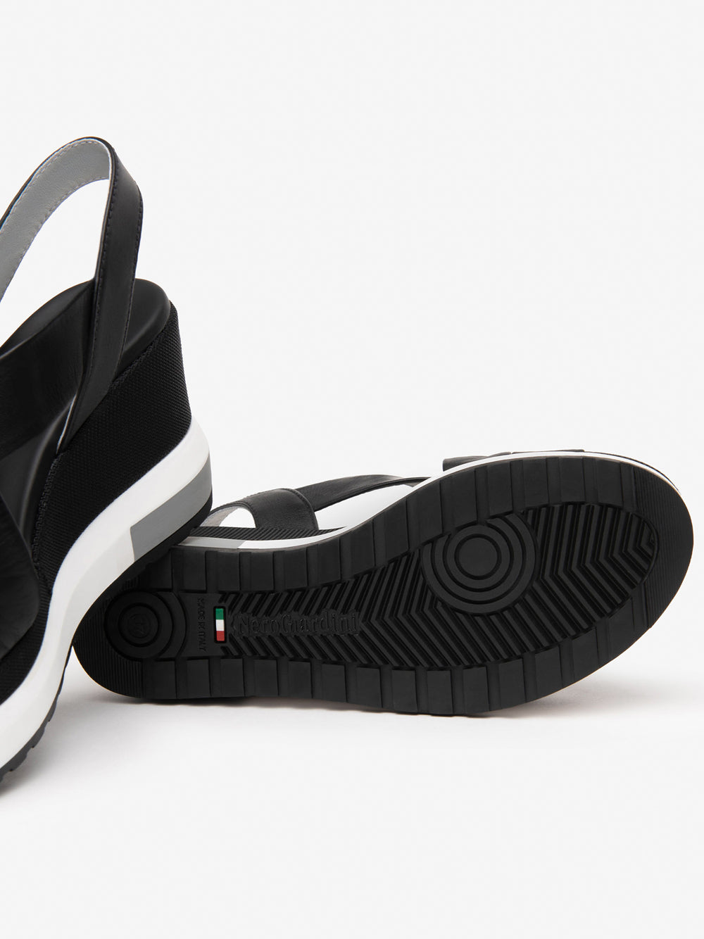 NERO GIARDINI Sandali con zeppa Donna - Nero modello E513604D