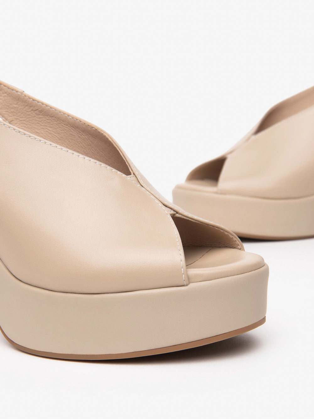 NERO GIARDINI Sandali con plateau Donna - Beige modello E513645D