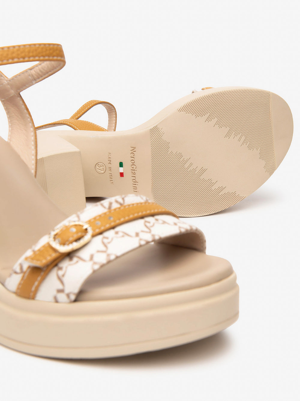 NERO GIARDINI Sandali con plateau Donna - Beige modello E513663D
