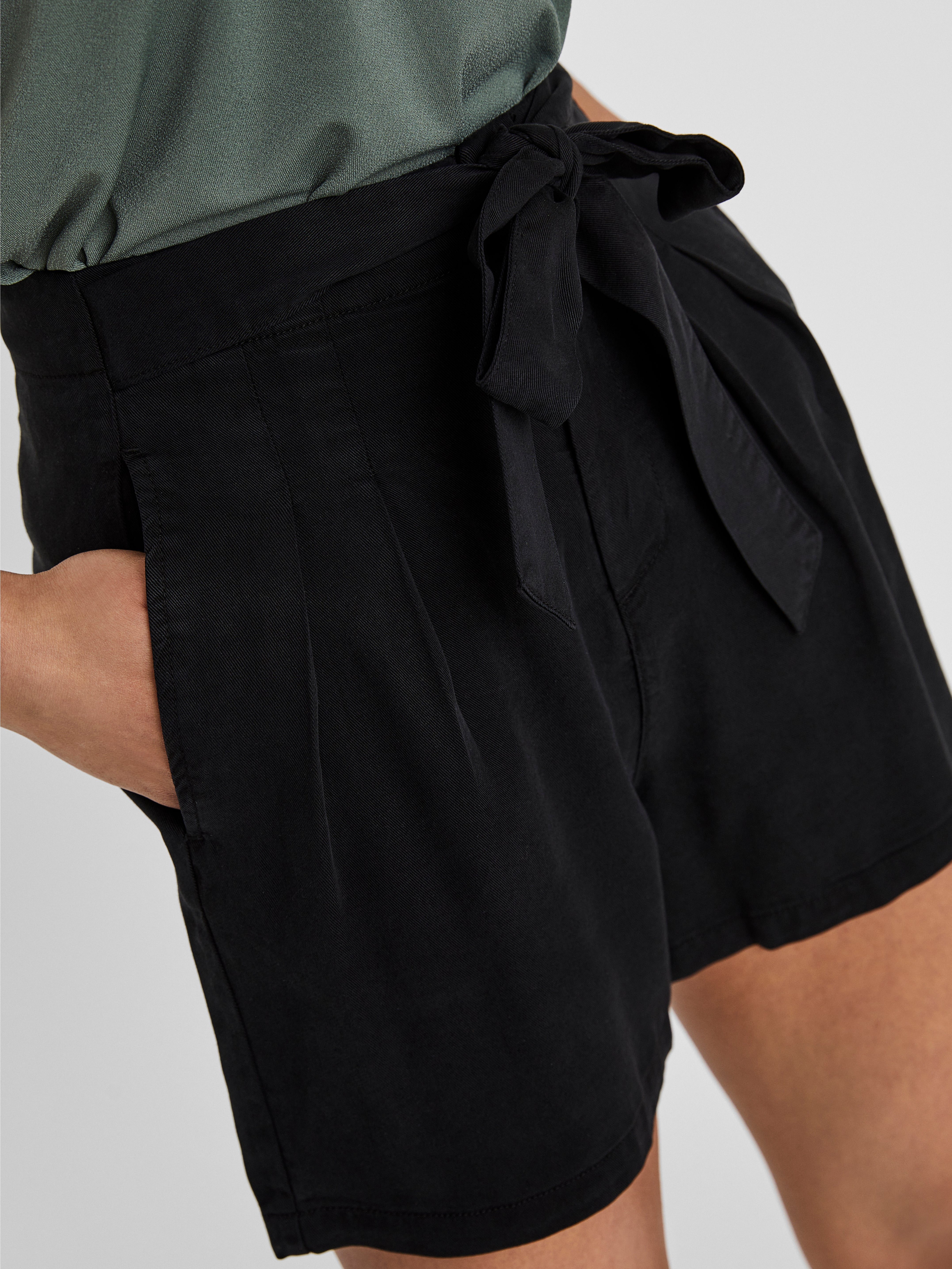 VERO MODA Shorts Donna - Nero modello 10209543