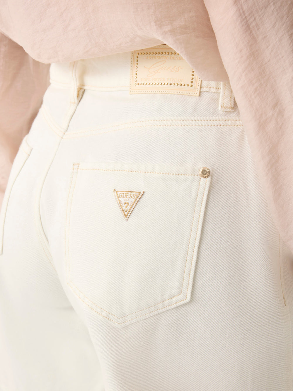 GUESS Shorts Donna - Beige modello W6GD1AD0704