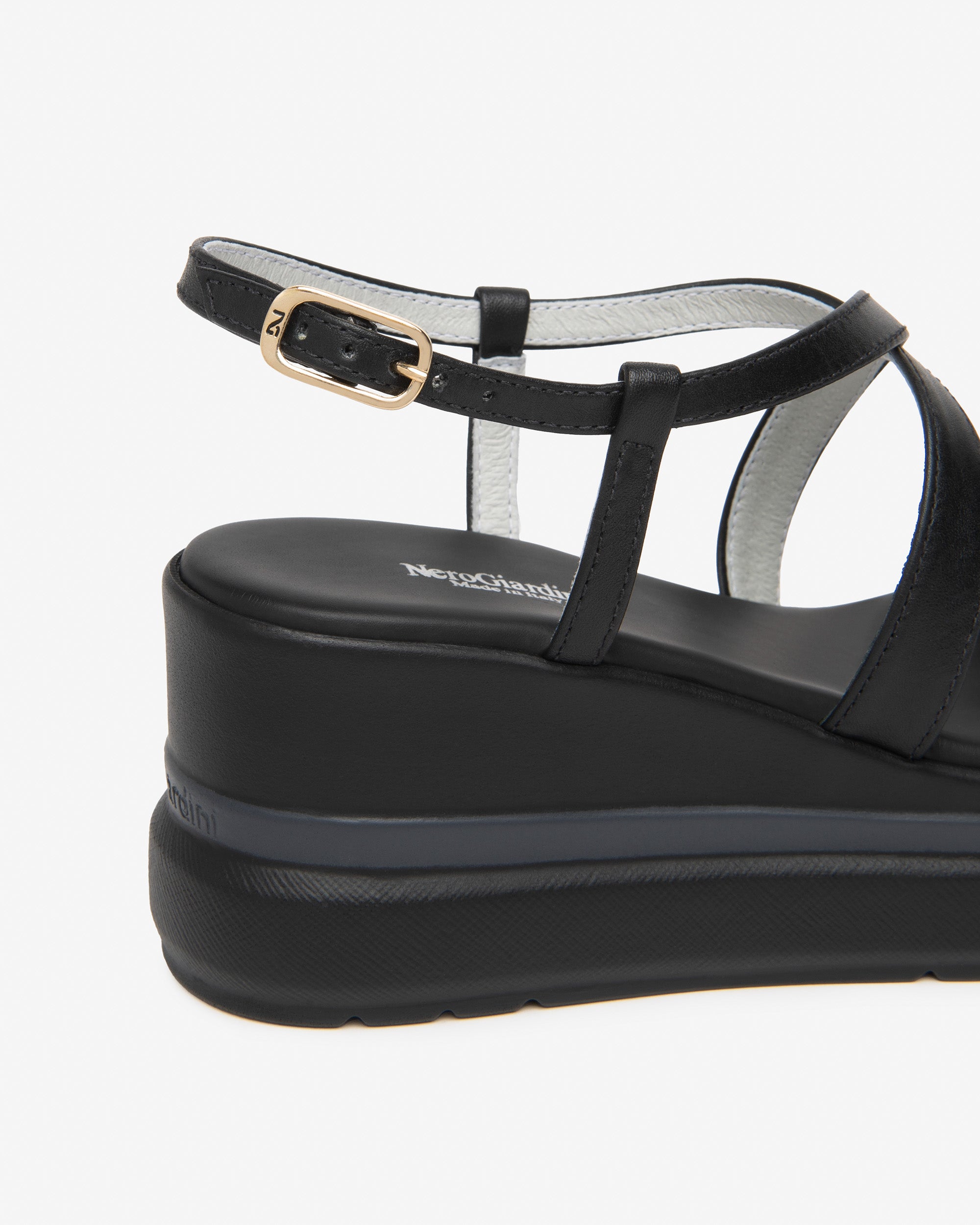 NERO GIARDINI Sandali con zeppa Donna - Nero modello E615953D