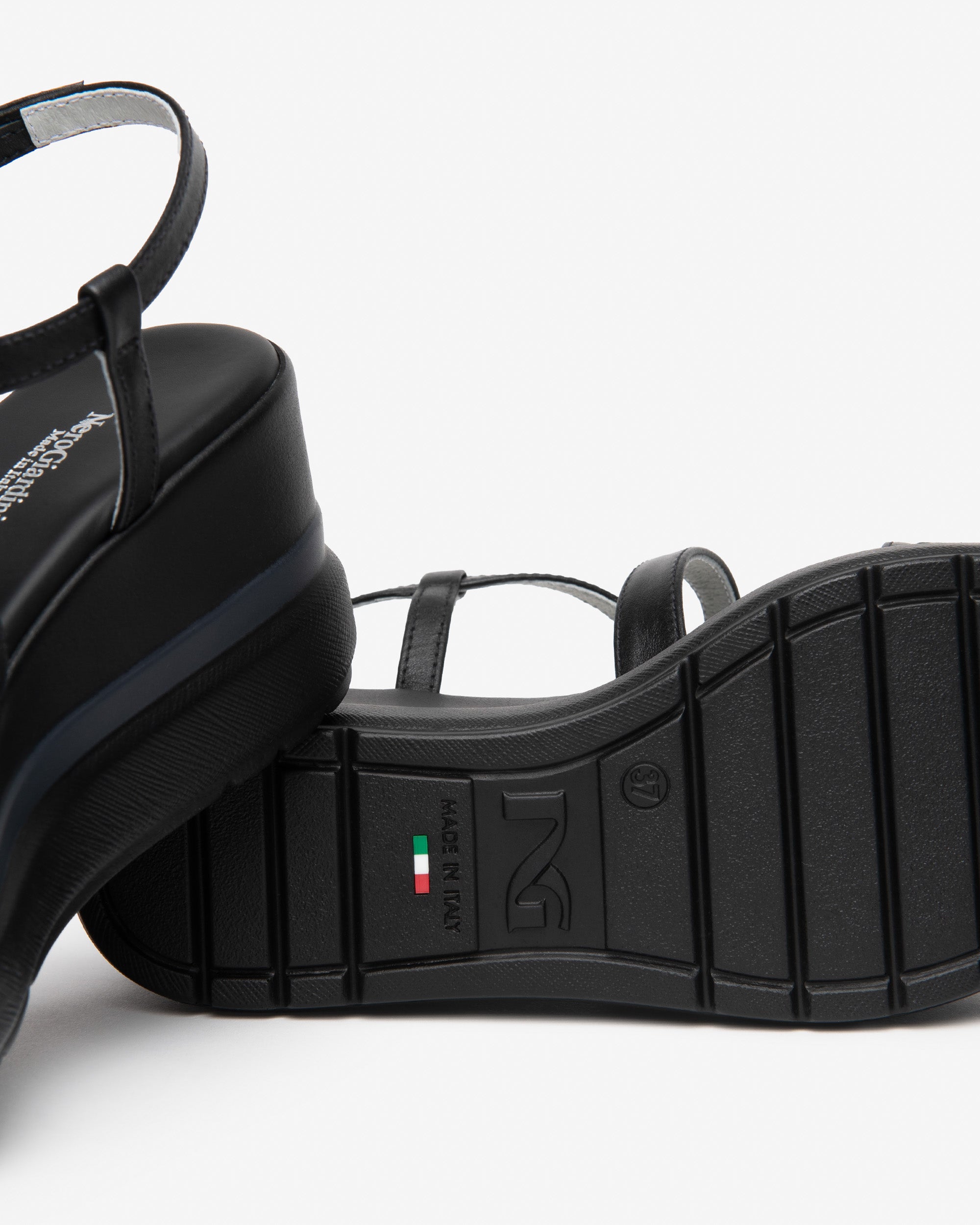 NERO GIARDINI Sandali con zeppa Donna - Nero modello E615953D